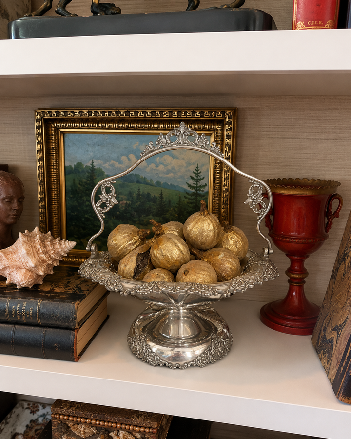 Pedestal basket with handle with gorgeous detail