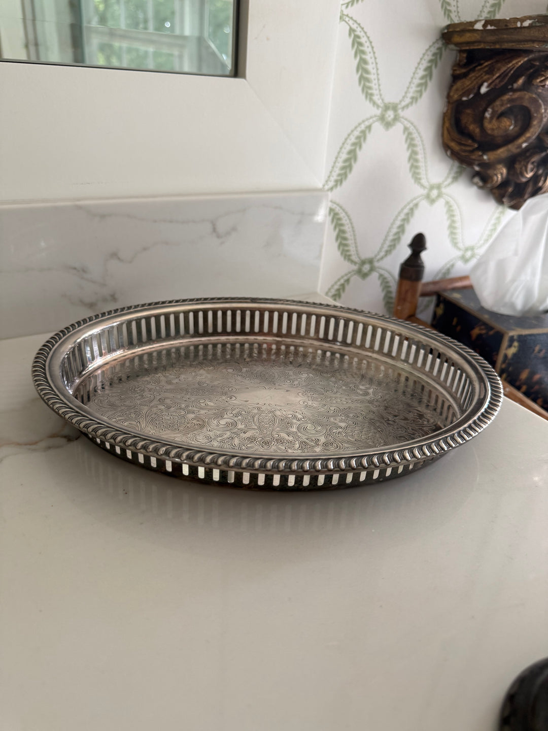 Oval silver platter with reticulated gallery