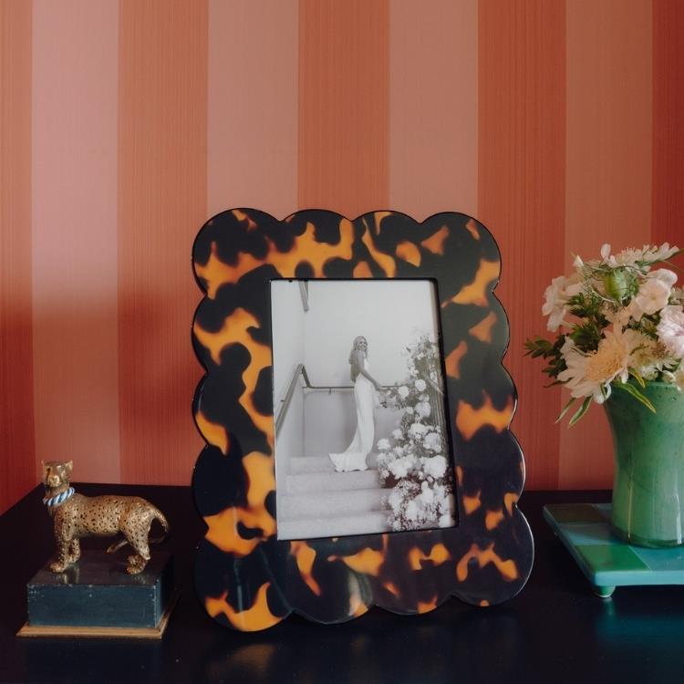 Scalloped Tortoise Frame