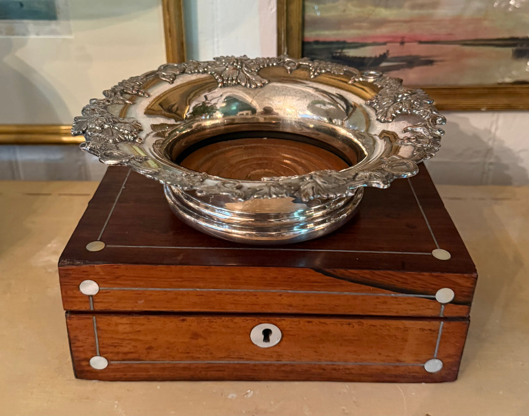 Large wine caddy with grape design