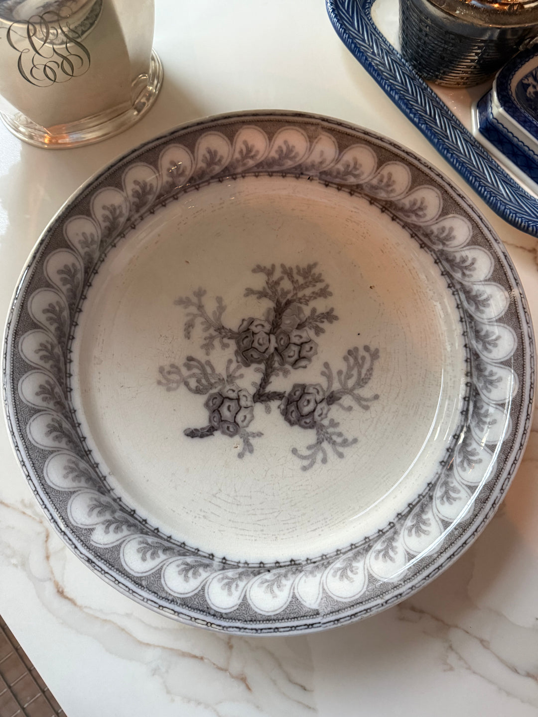 Covered Pedestal Dish