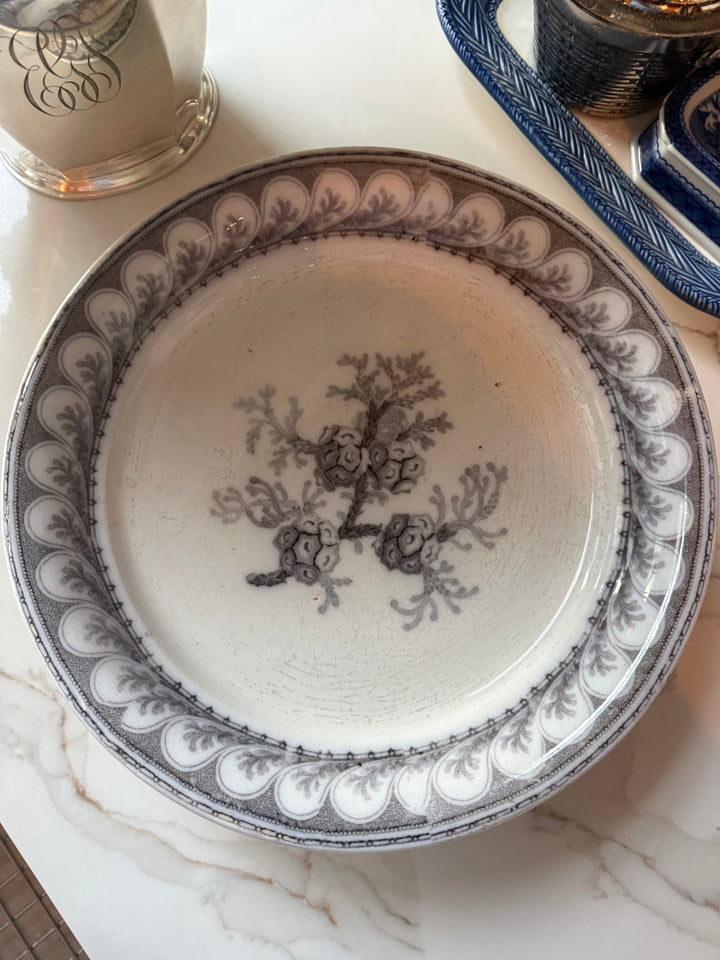 Covered Pedestal Dish