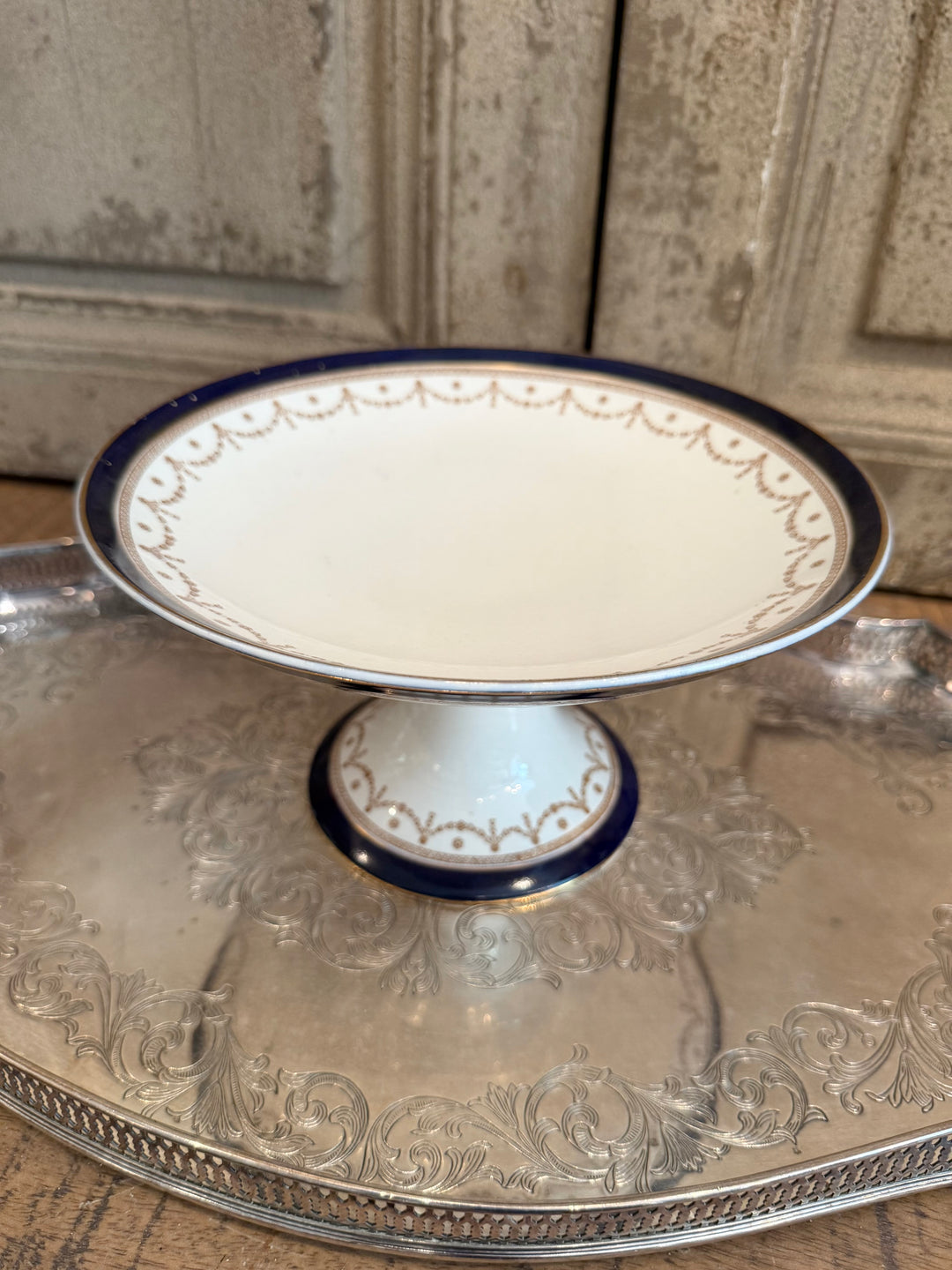 Porcelain Pedestal Cake Dish