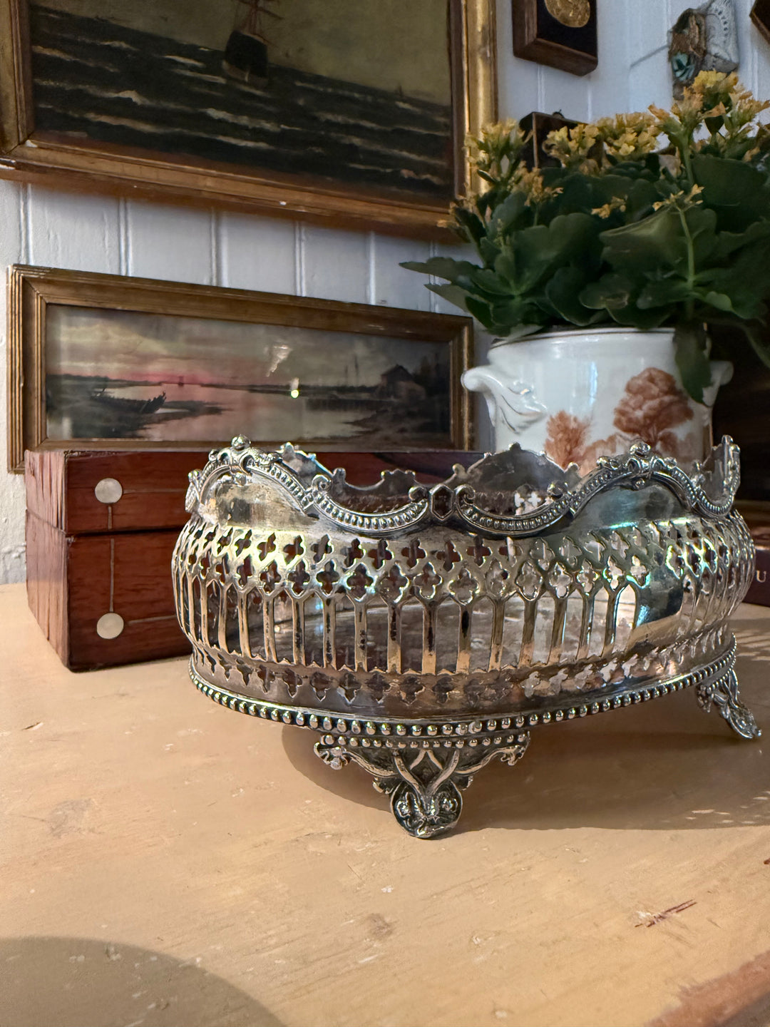 Petite Gallery Footed Catchall