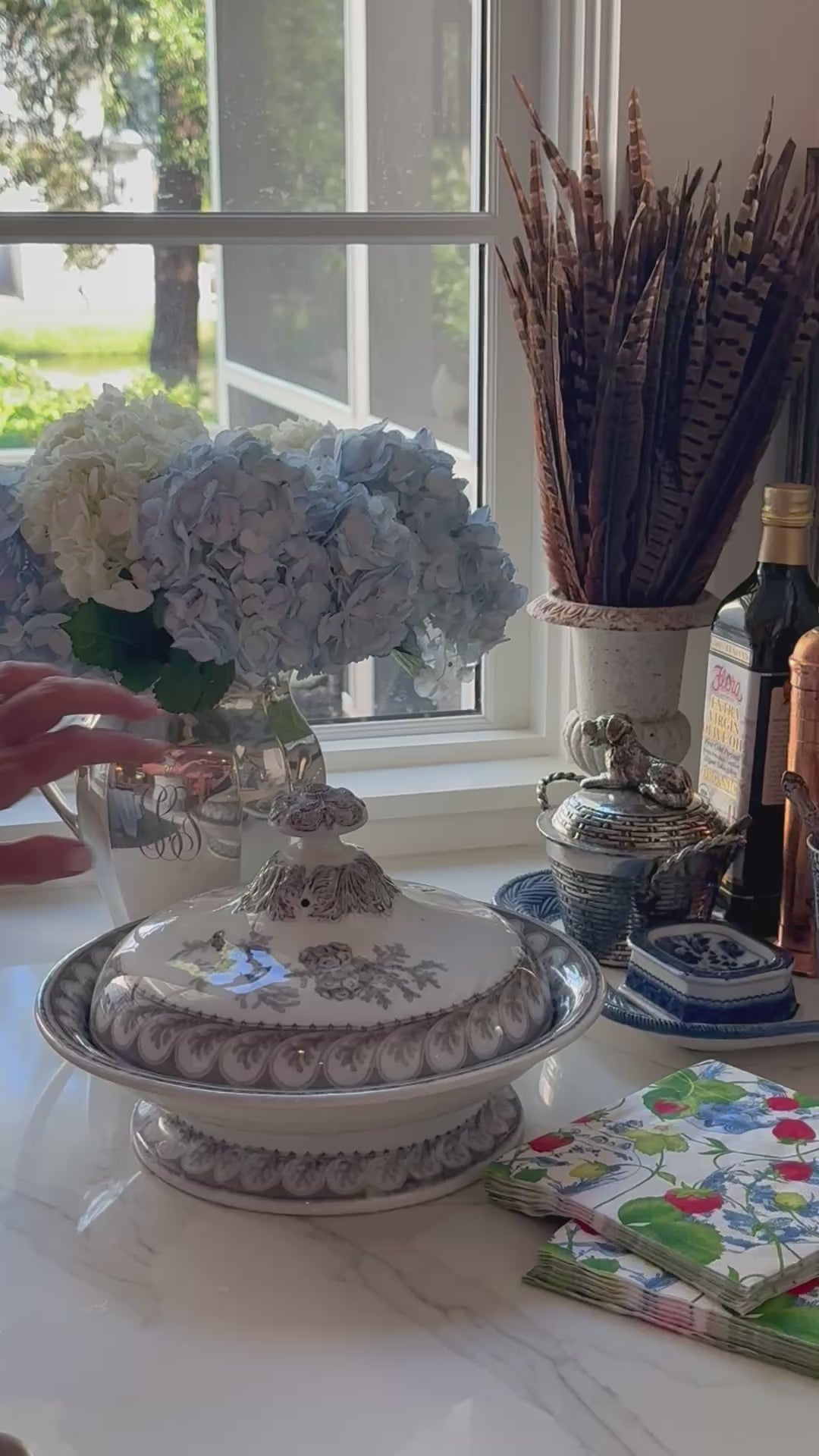 Covered Pedestal Dish